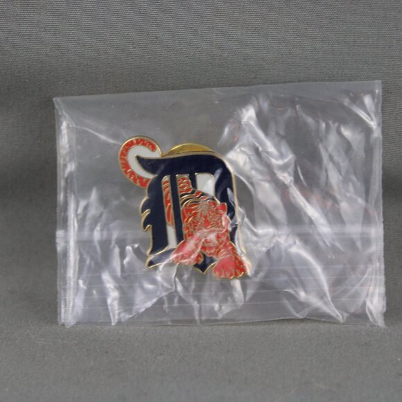 Detroit Tigers Pin (VTG) - D and Tiger Logo - Inlaid Pin - Picture 1 of 3